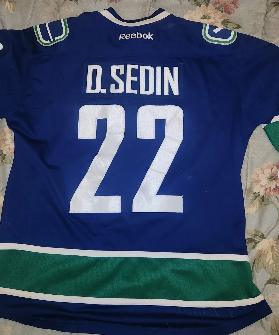 Reebok Vancouver Canucks D. Sedin #22  A Jersey - XL image indicator(2)