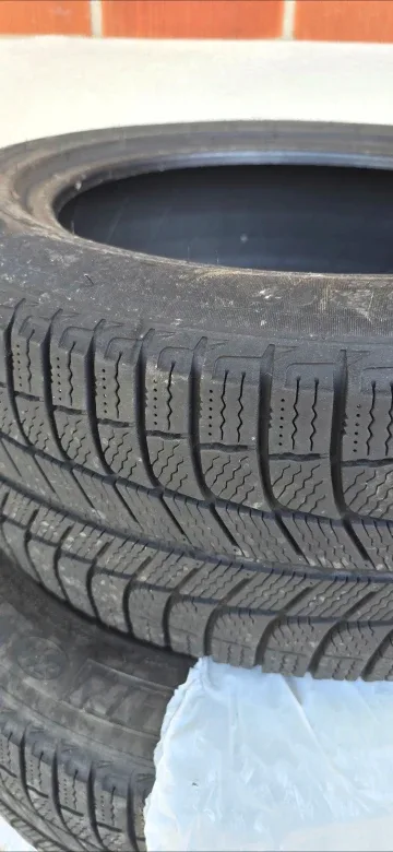 225 55 17 Michelin Winter tires set image indicator(2)