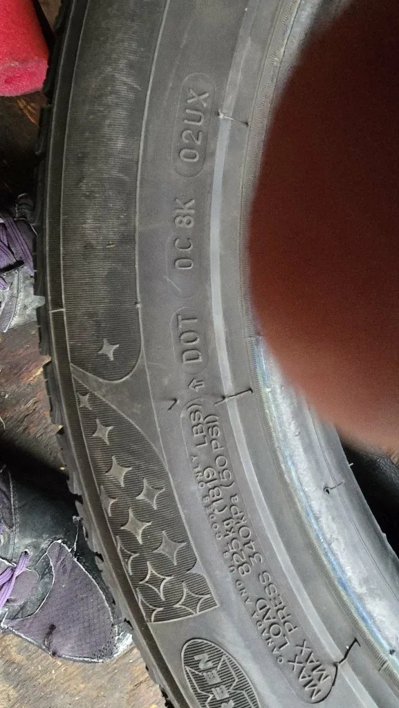 225 55 17 Michelin Winter tires set image indicator(7)