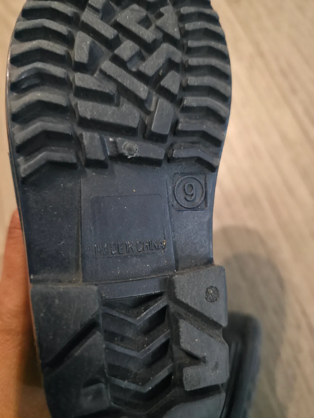 Shark Pattern Rain Boots - Size 9 image indicator(4)