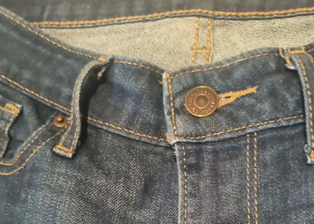 Levi's 712 Slim Jeans - W30 L32 image indicator(9)