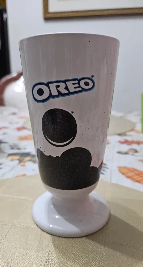 OREO White Ceramic Pedestal Mug