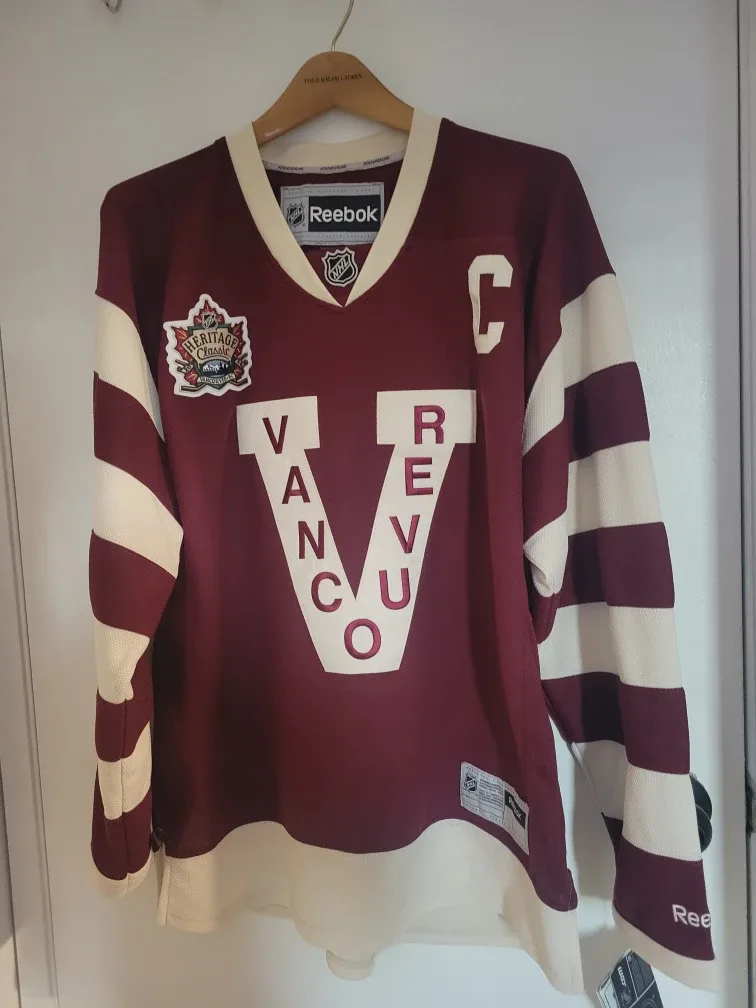 Reebok Vancouver Canucks Sedin Heritage Classic Jersey L