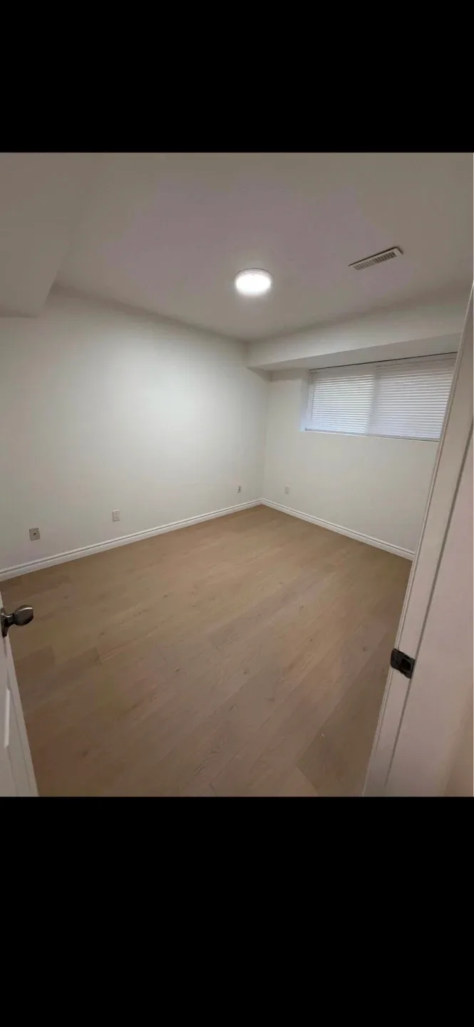 2 Bedroom basement for rent in panorama ridge image indicator(4)
