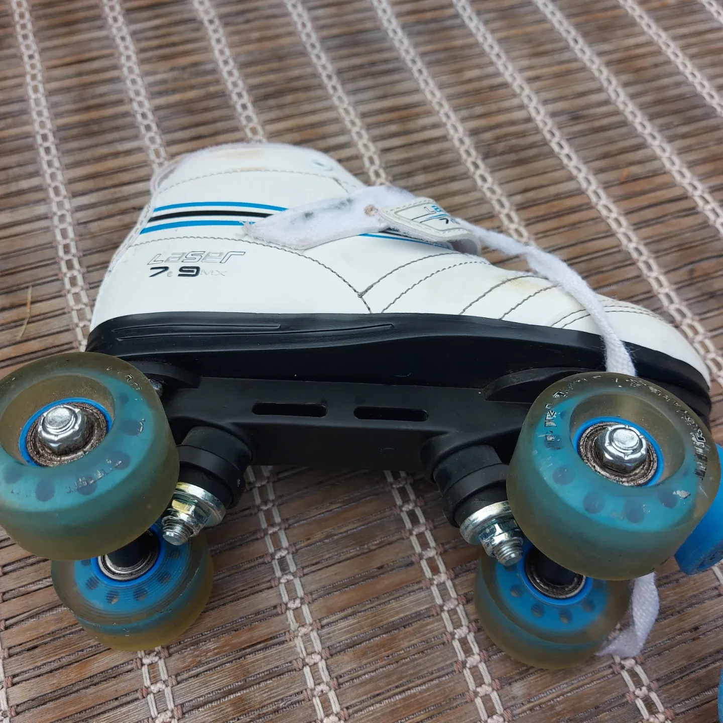 Roller Derby Laser 7.9 MX White Roller Skates image indicator(2)