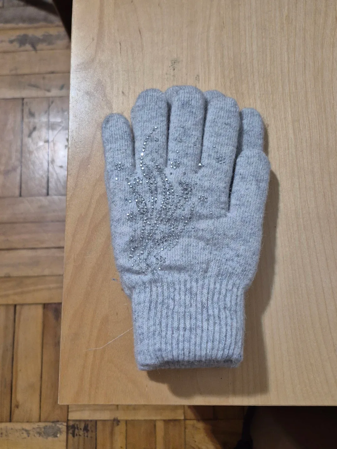 LN)Grey Knit Gloves with Snowflake Design thumbnail