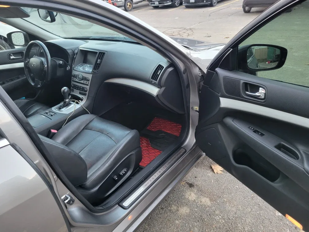 Infiniti G37x Sedan image indicator(9)