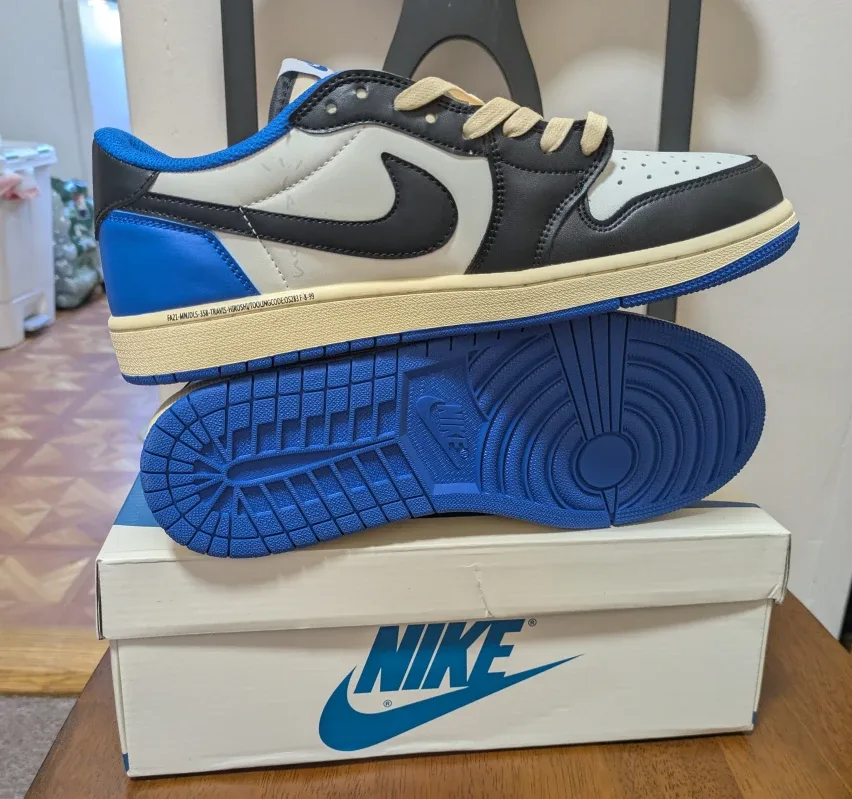 Nike Jordan x Travis Scott men size 7,8,9,10,11,12 image indicator(6)