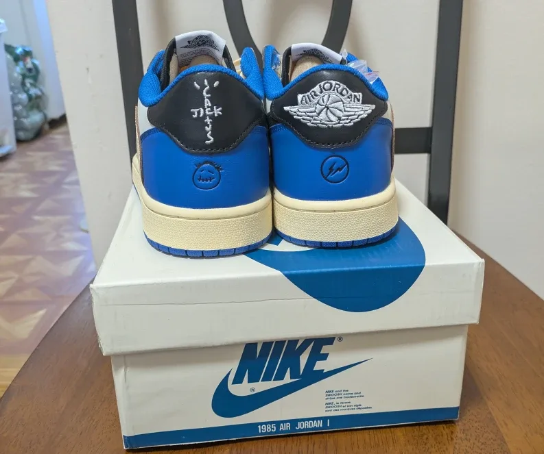 Nike Jordan x Travis Scott men size 7,8,9,10,11,12 image indicator(8)