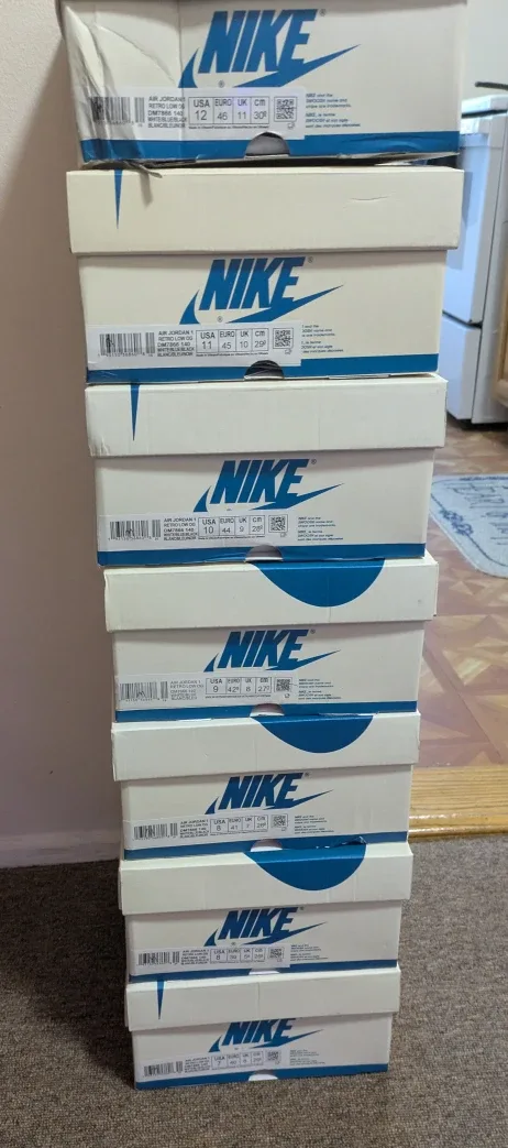 Nike Jordan x Travis Scott men size 7,8,9,10,11,12 image indicator(9)