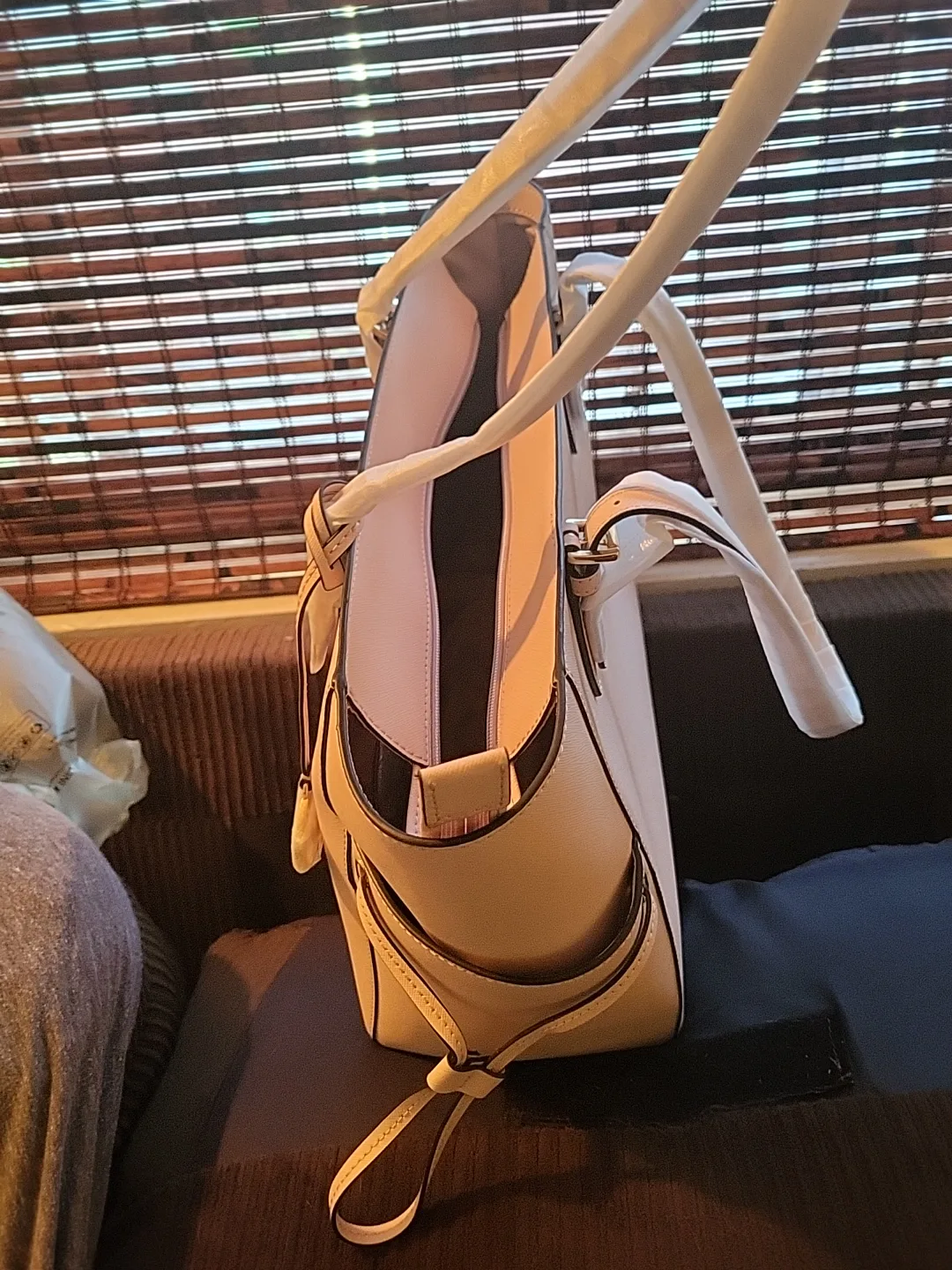 Michael Kors Blush Tote Bag image indicator(7)