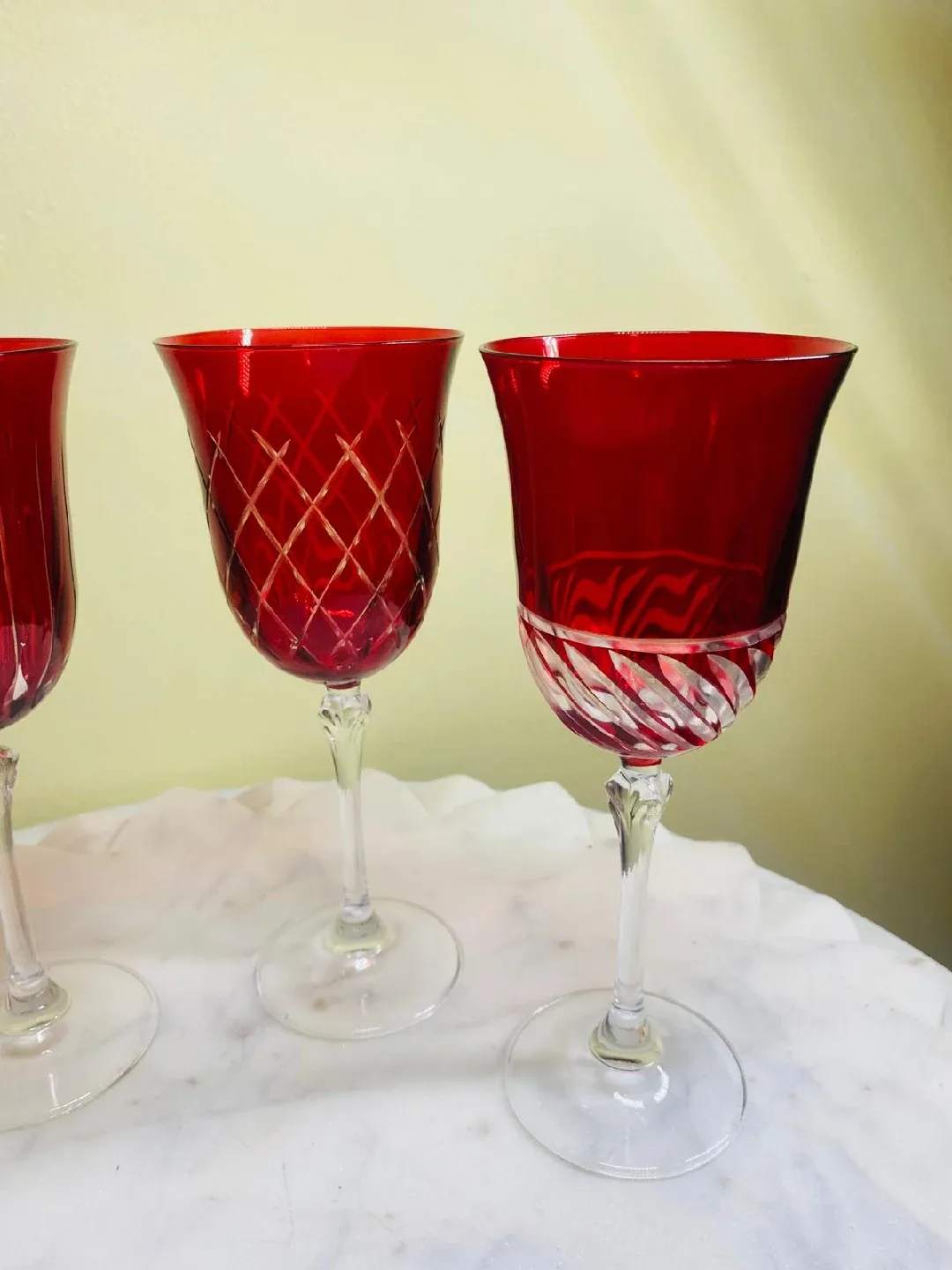 Set of 4 Red Wine Glasses image indicator(3)