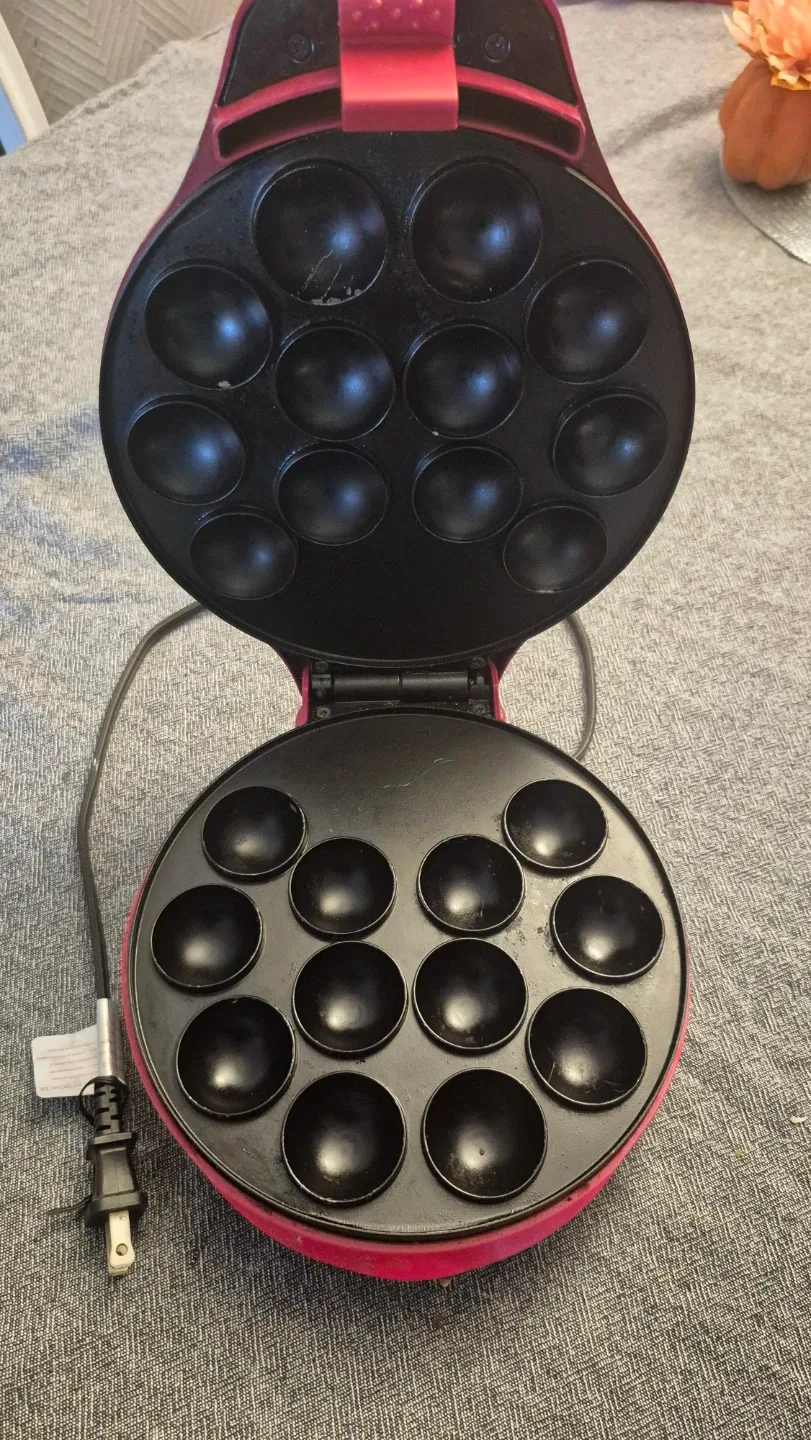 Both Babycakes Mini Donut Maker & Bella Cake Pop Maker image indicator(3)