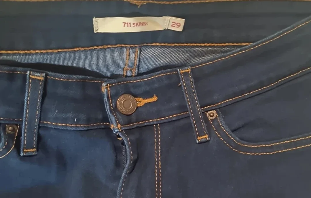 Levi's 711 Skinny Jeans - Size 29 image indicator(3)