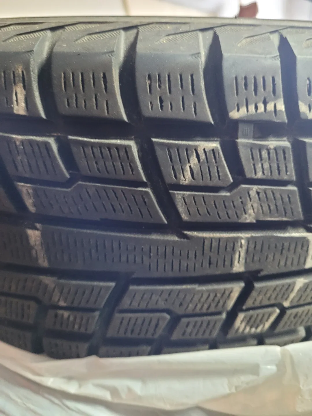 Yokohama IceGuard G51V Tire 215/60R17 image indicator(4)