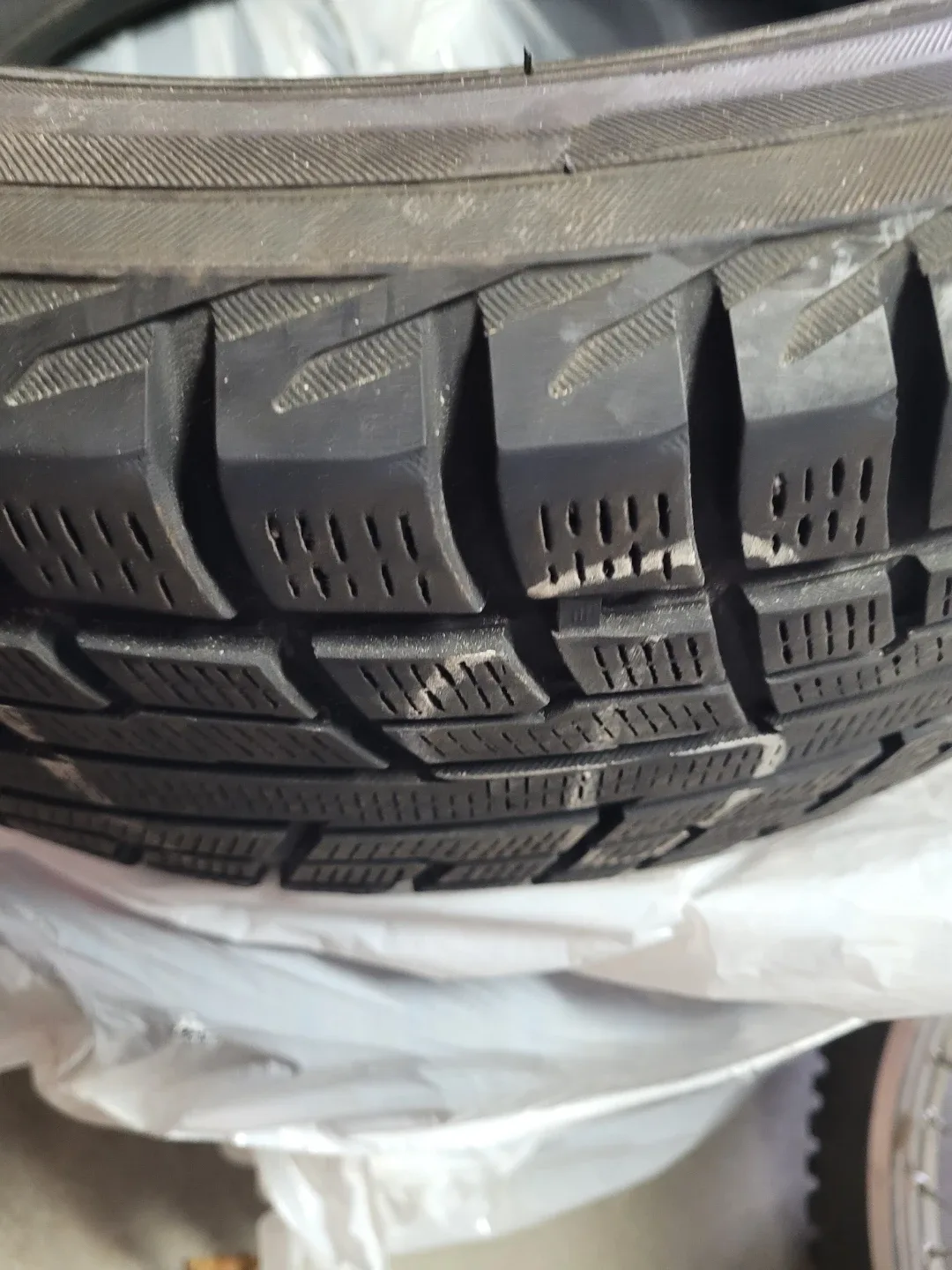 Yokohama IceGuard G51V Tire 215/60R17 image indicator(5)