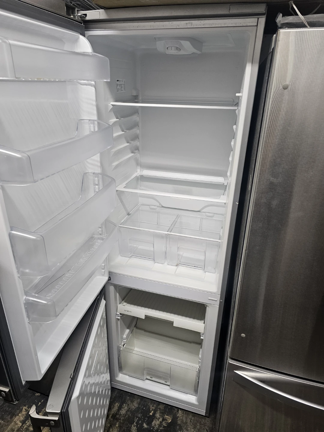 Summit 24in Stainless steel bottom freezer refrigerator - photo 2