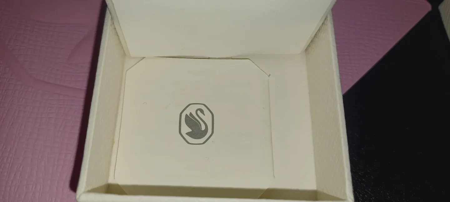 Swarovski Silver Ribbon Earrings image indicator(3)