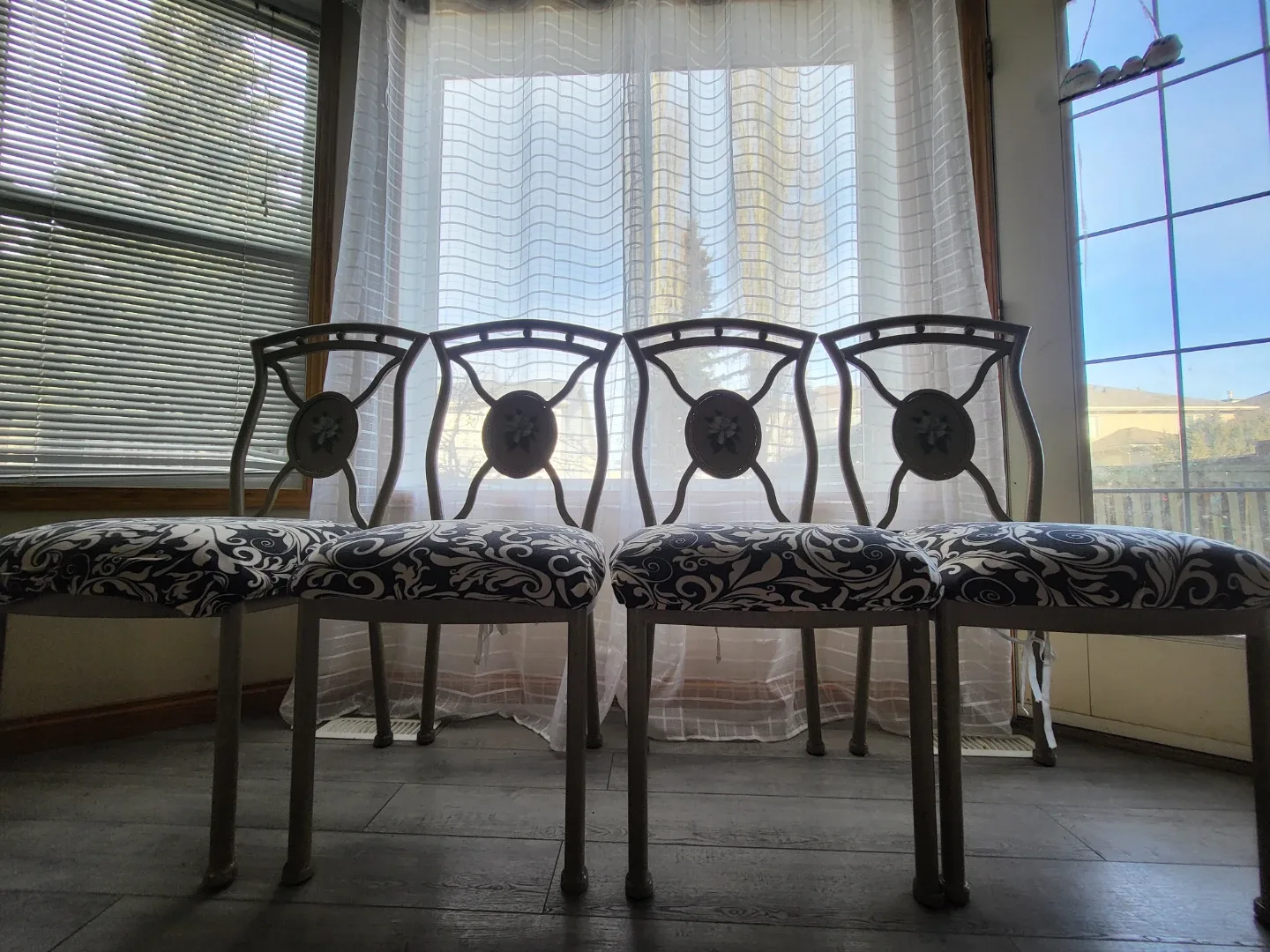 Dining Table with Four Chairs - Excellent Condition image indicator(4)