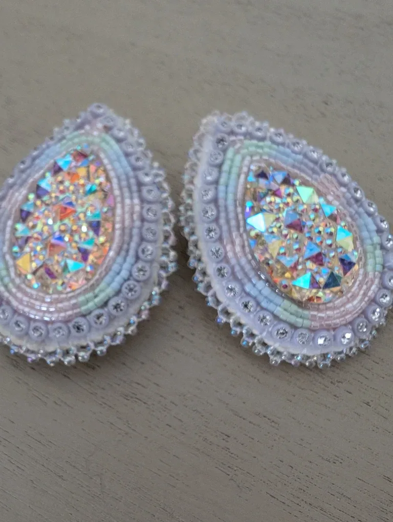 Handmade Beaded Teardrop Earrings image indicator(5)