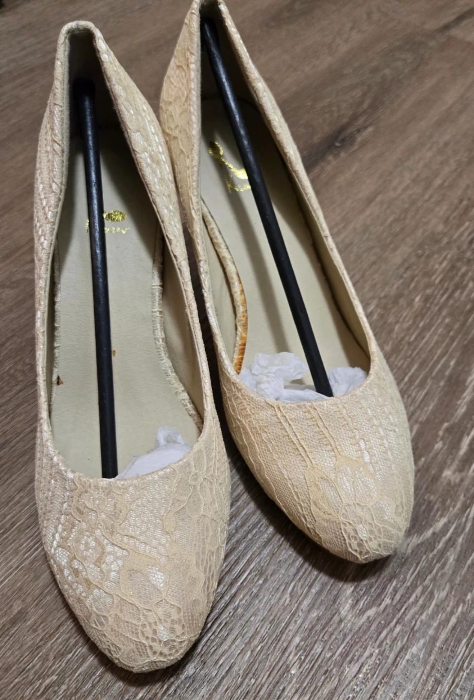 Elegant Beige Lace Heels - Size 37 EU 7 US Like New