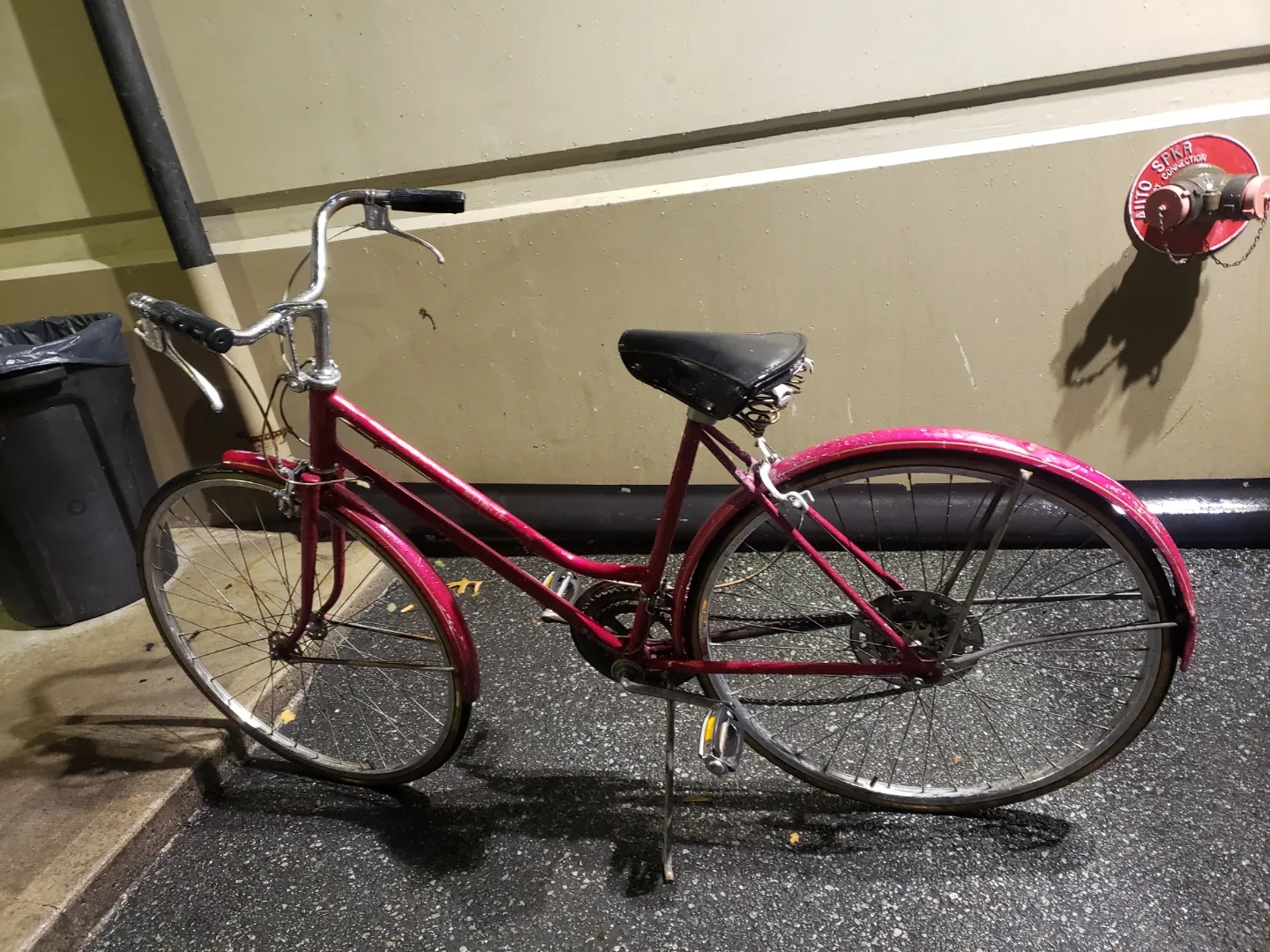 Vintage Suburban Bicycle - Red image indicator(10)