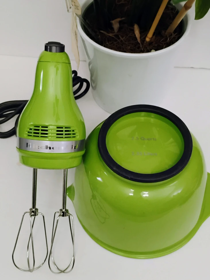 KitchenAid 5-Speed Hand Mixer Model: KHM512 GA +  2.5 Qt Bowl .