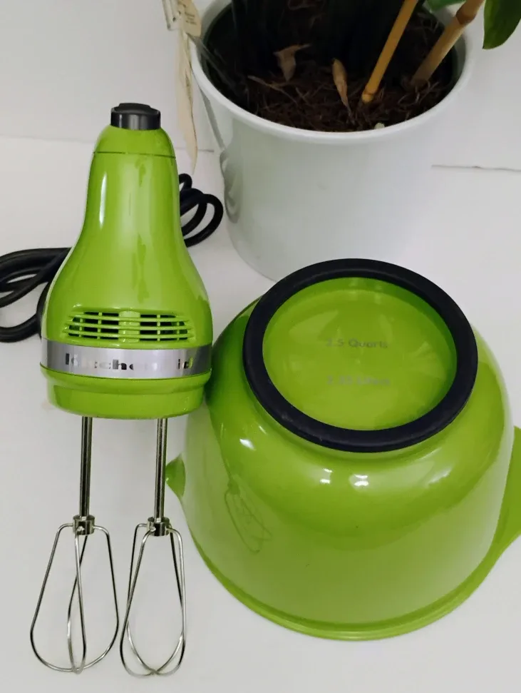 KitchenAid 5-Speed Hand Mixer Model: KHM512 GA +  2.5 Qt Bowl .
