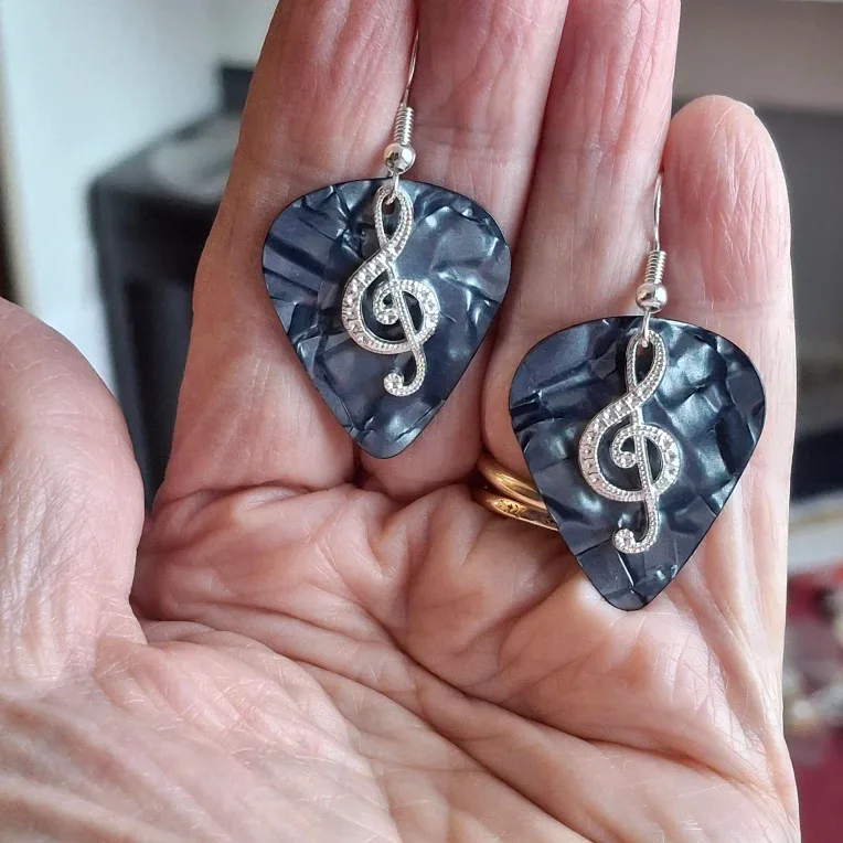 Guitar Pick Treble Clef Earrings image indicator(2)