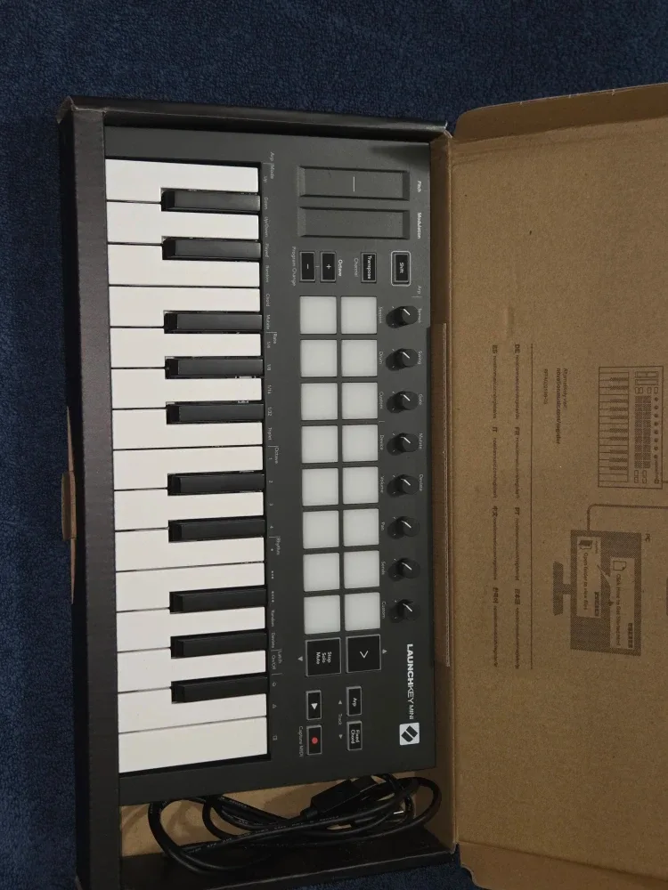 Novation Launchkey MK3 Mini Keyboard Controller image indicator(2)