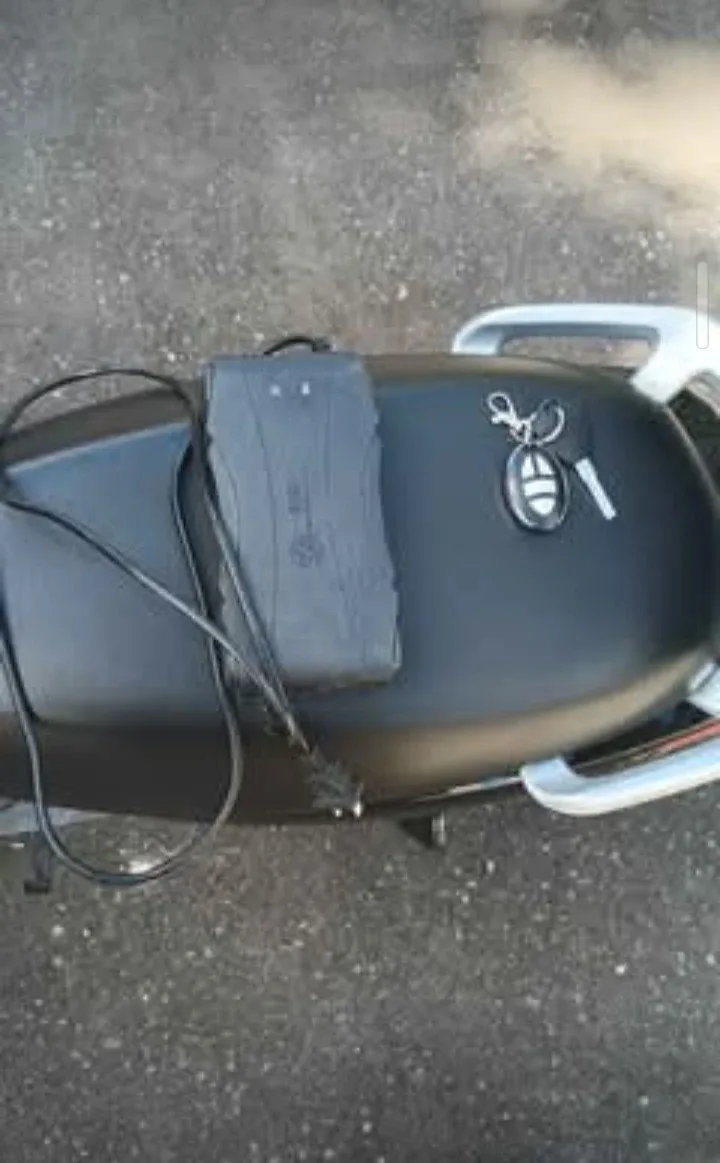 Emmo Black Electric moped image indicator(4)