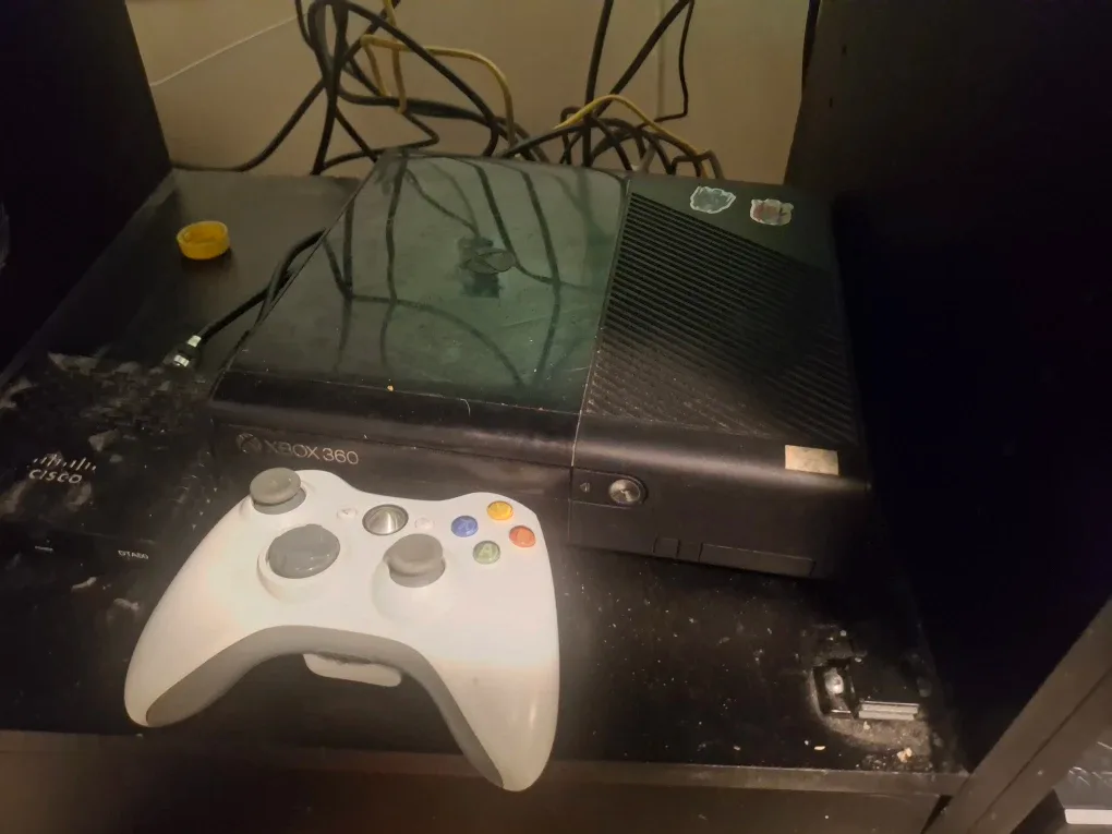 Xbox 360 Console and Controller