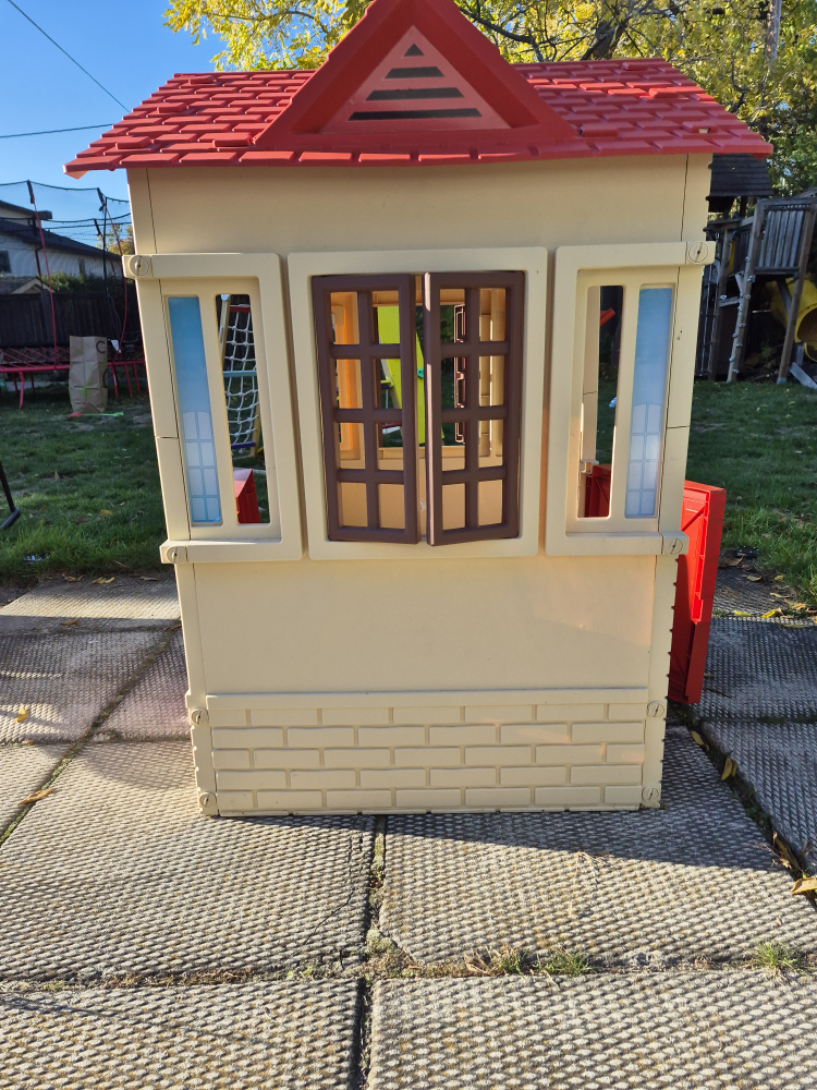 Little Tikes Playhouse - Kids Fun!
