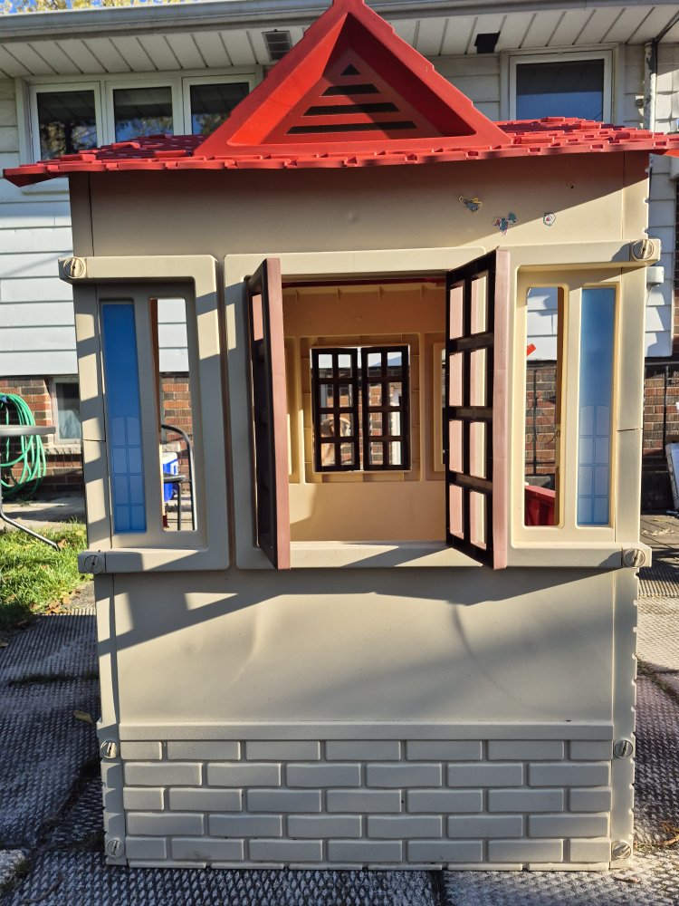 Little Tikes Playhouse - Kids Fun! - photo 3