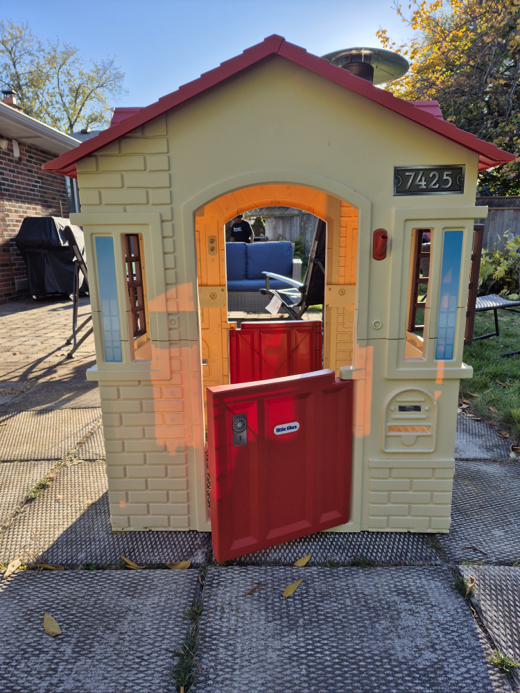 Little Tikes Playhouse - Kids Fun! - photo 4