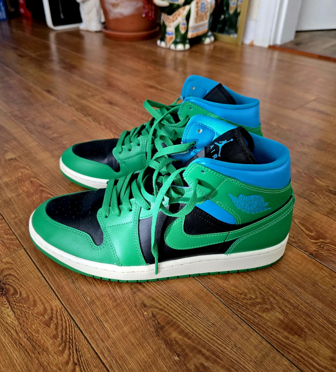 Jordan 1 Mid "Lucky Green Aquatone" - photo 2