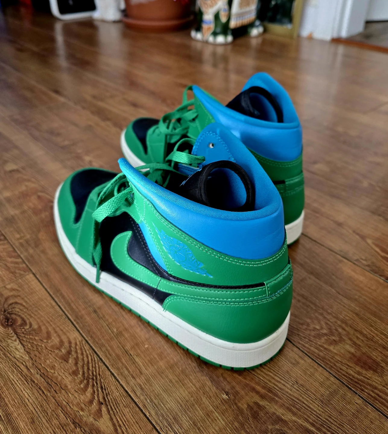 Jordan 1 Mid "Lucky Green Aquatone" - photo 3