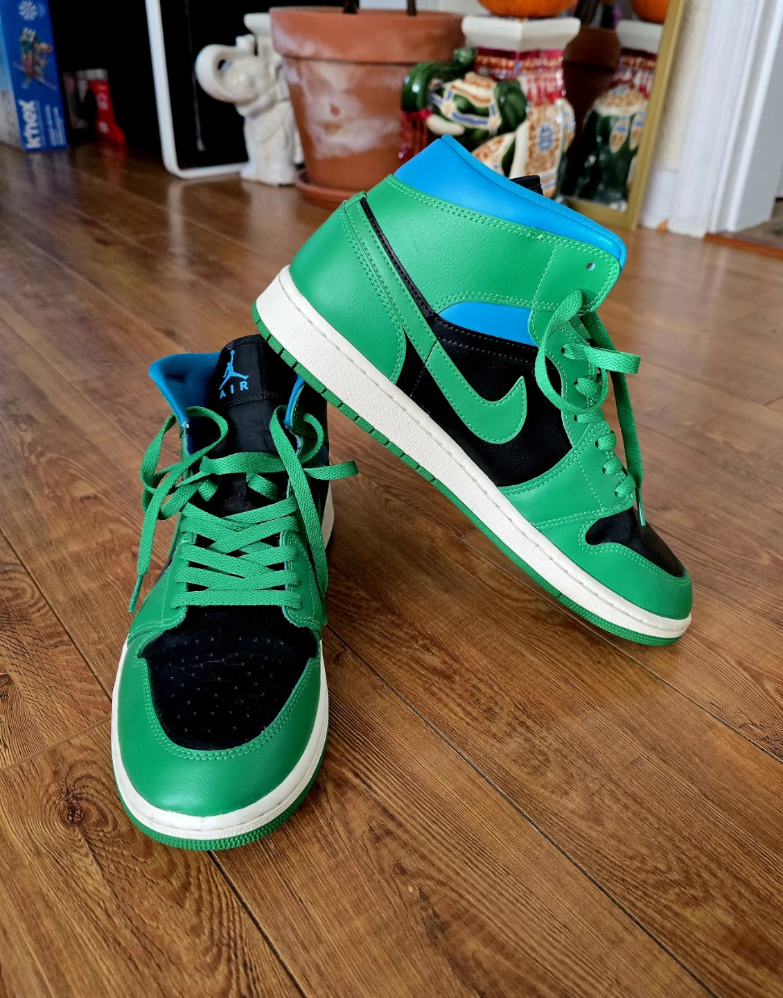 Jordan 1 Mid "Lucky Green Aquatone" - photo 5