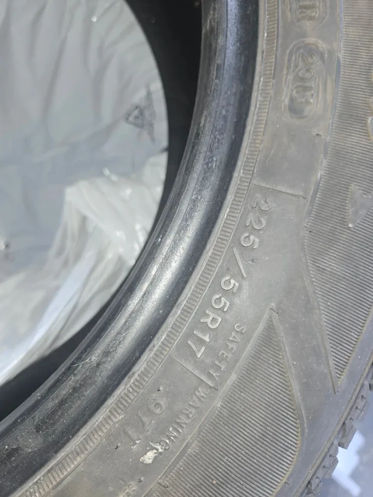 4 Goodyear Ultragrip Winter Tires 225/55R17 image indicator(2)