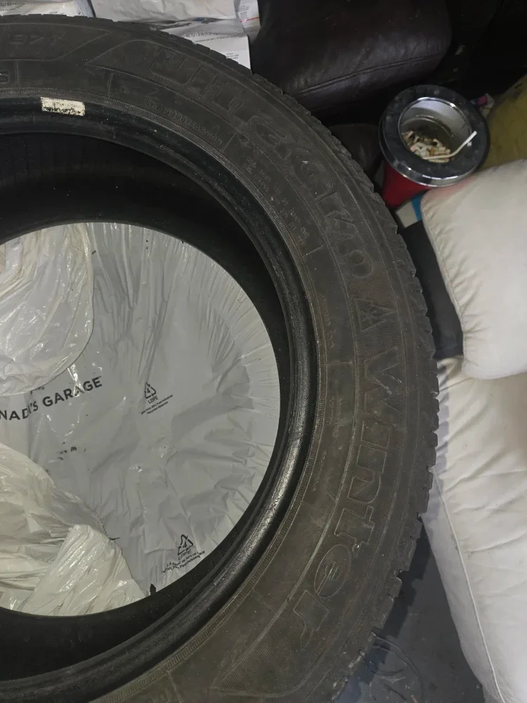 4 Goodyear Ultragrip Winter Tires 225/55R17 image indicator(3)