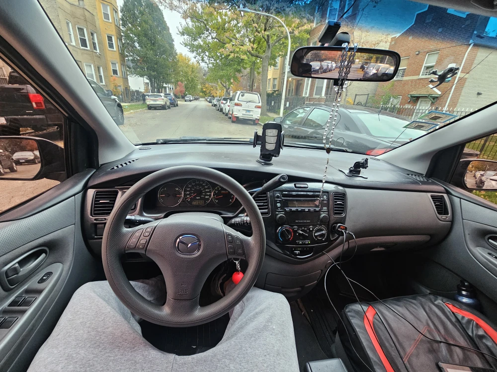 Mazda MPV Minivan - Black - photo 2