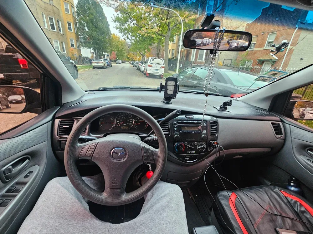 Mazda MPV Minivan - Black image indicator(2)