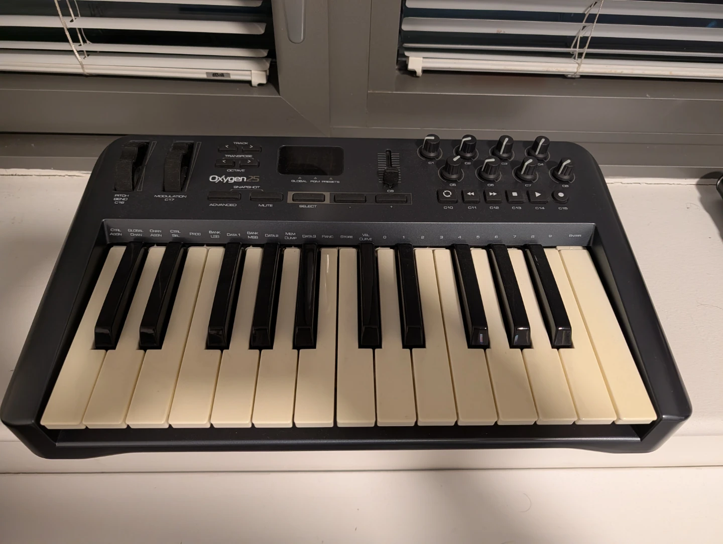 M-Audio Oxygen 25 25-Key USB MIDI Controller