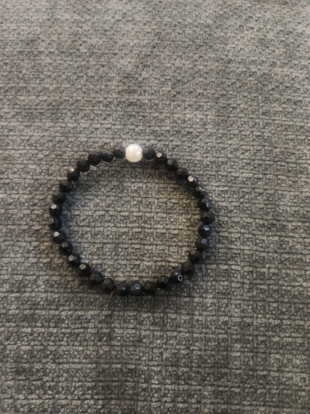 Black Beaded Bracelet with Pearl Accent