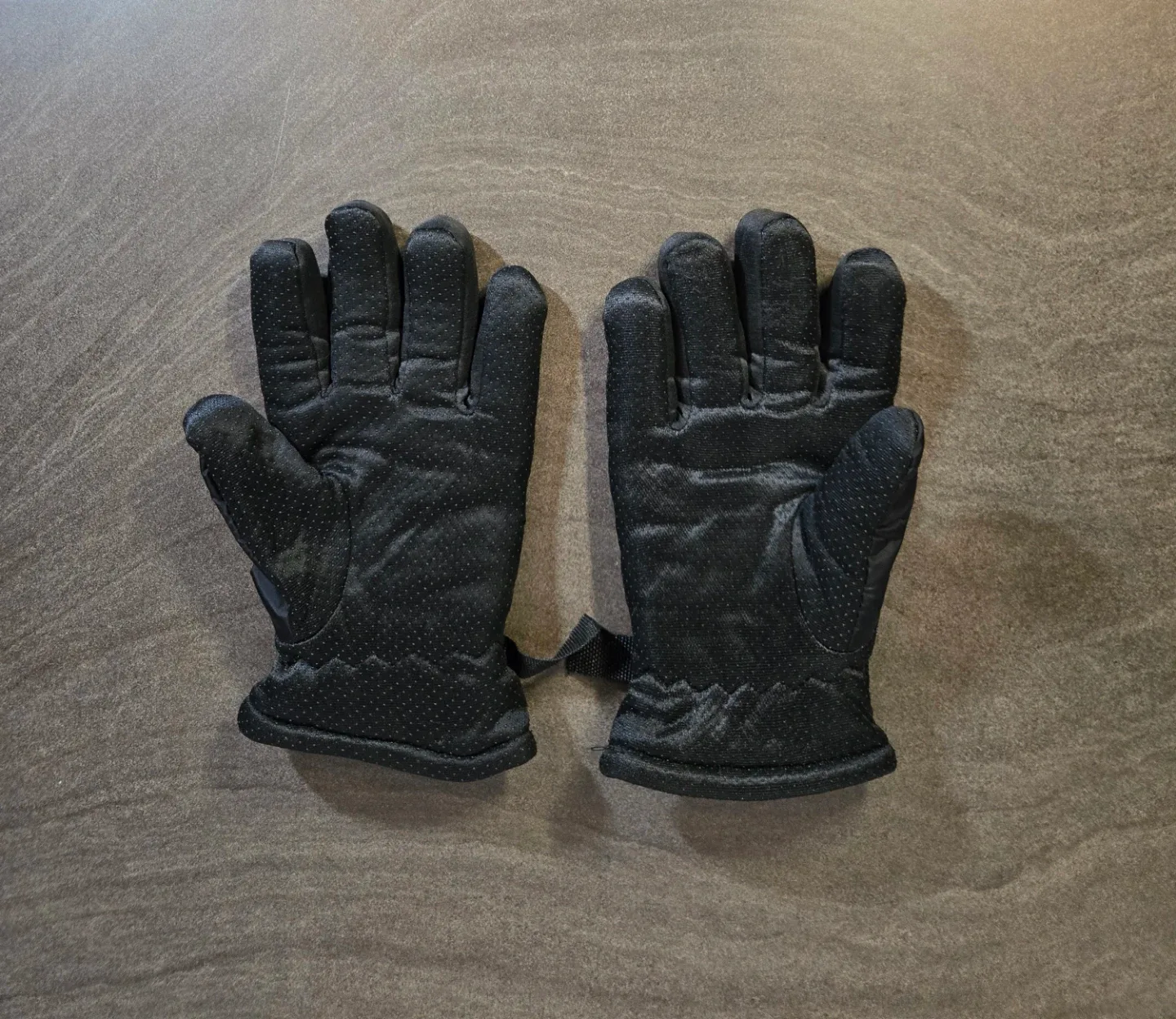 Black Winter Gloves image indicator(2)