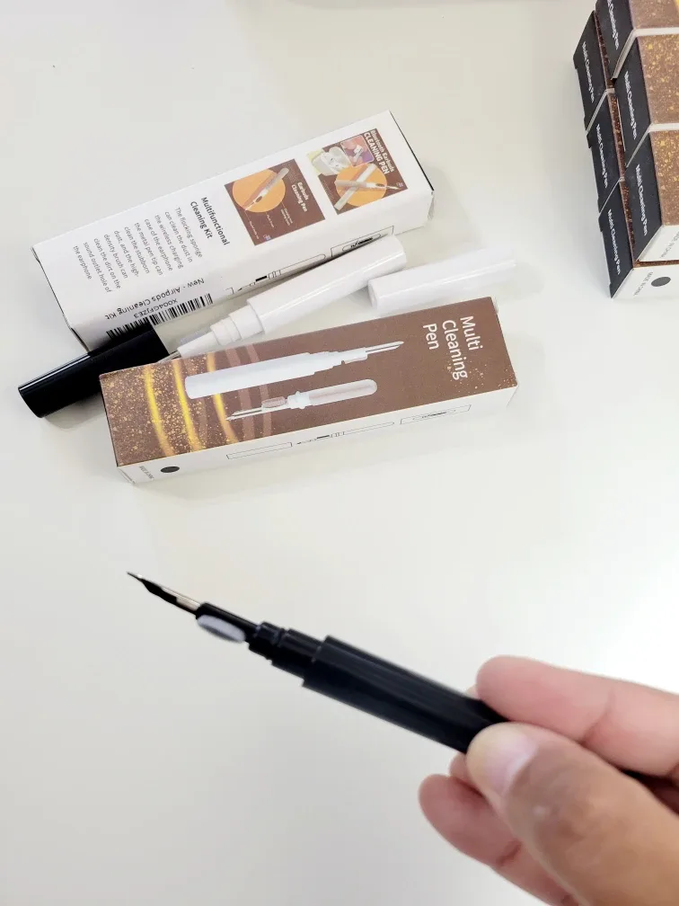 Phone & Earbud Cleaning Tools image indicator(2)