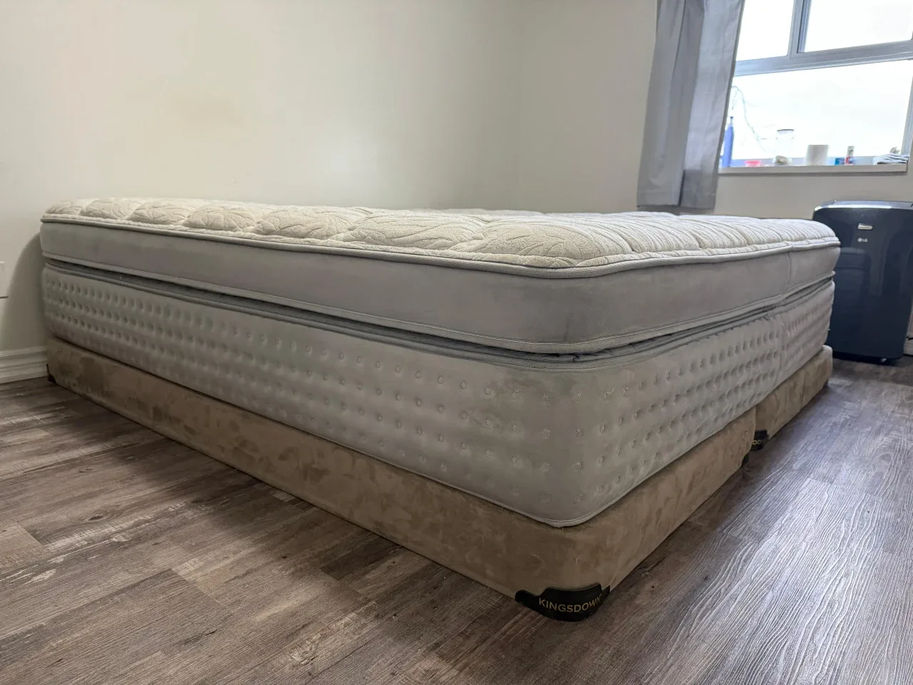 King Mattress with Box Spring image indicator(3)