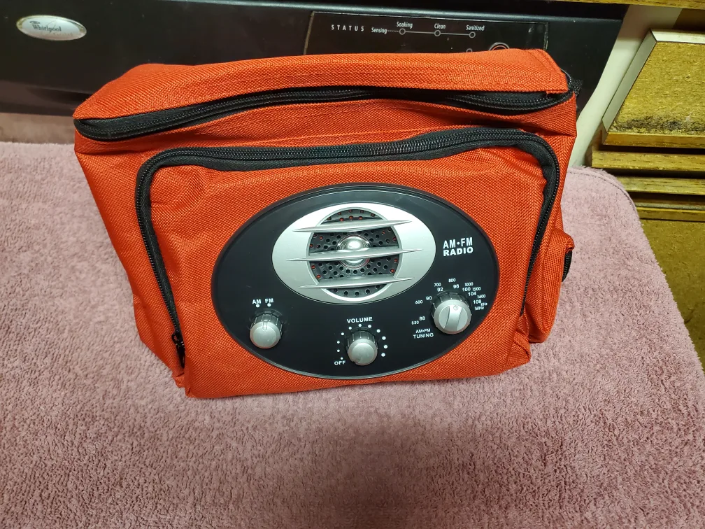 Red AM/FM Radio Lunch Box