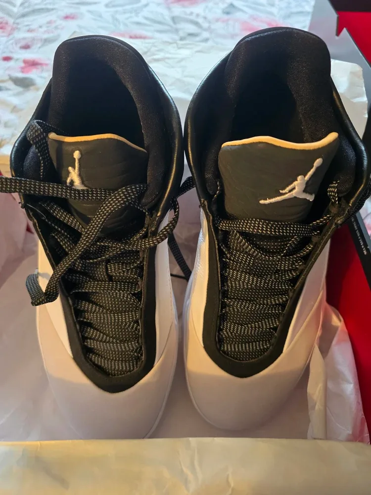 Air Jordan 40 White/Vast Grey-Black Size 9 image indicator(4)