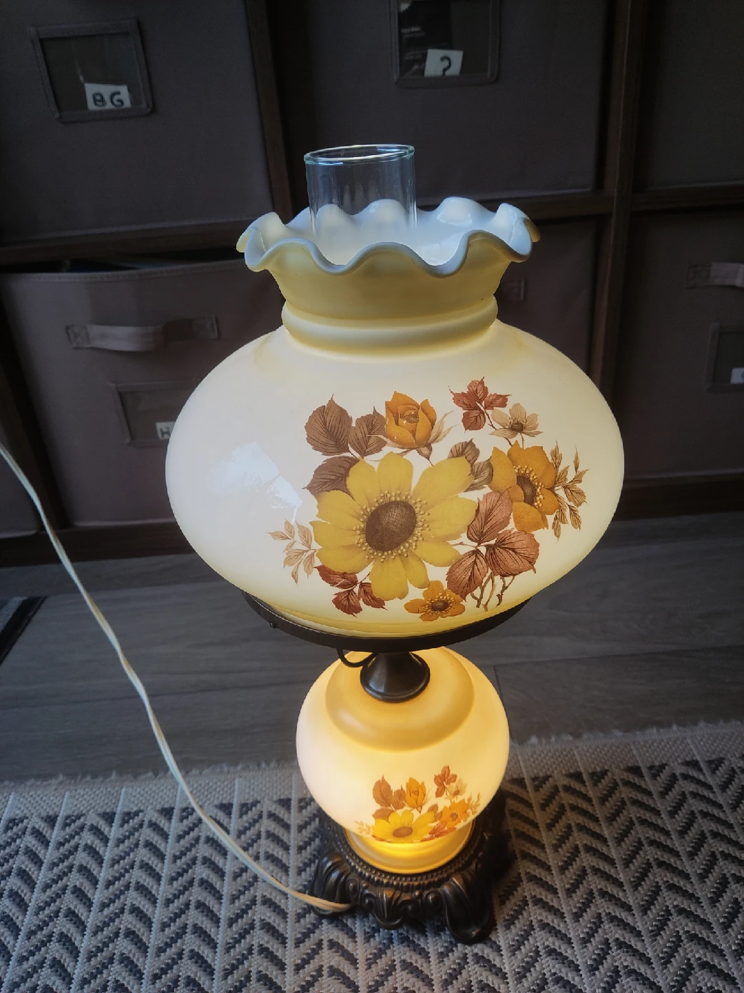 Vintage Floral Table Lamp